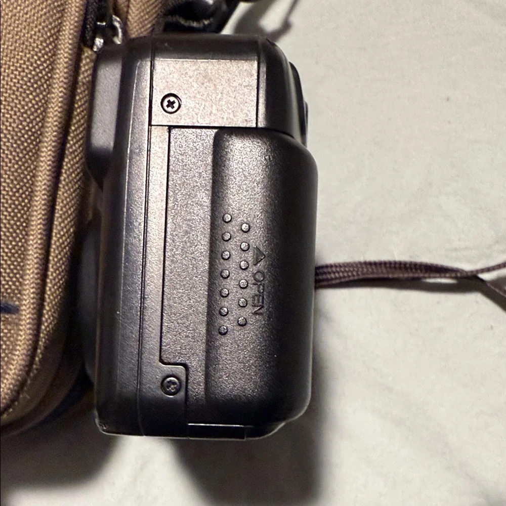 FUJIFILM DISCOVERY 290 ZOOM DATE PHOTO CAMERA W/ SHOULDER STRAP & SAMSONITE CASE